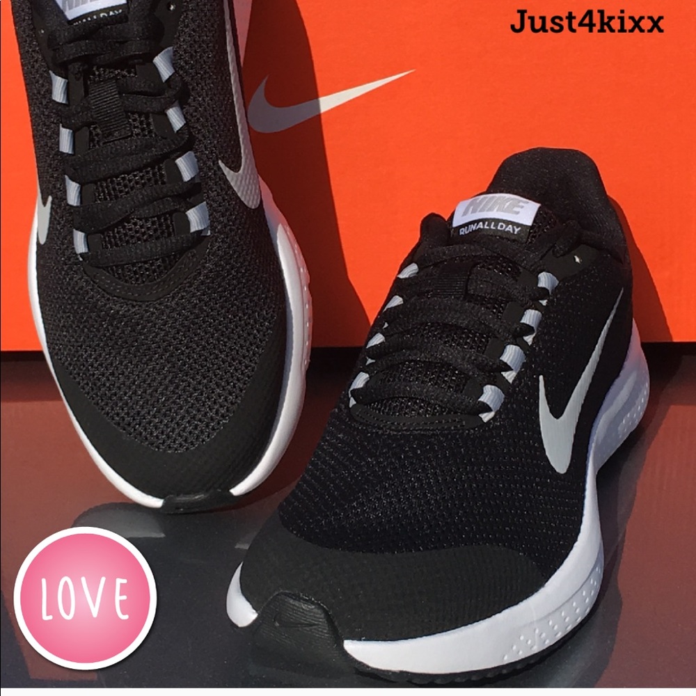 New Women’s Nike Sneaker in Wide Width ❤️❤️❤️❤️❤️